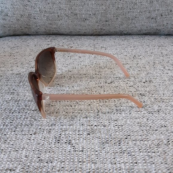 NWOT Fendi Sunglasses (Pink Frame) - Picture 3 of 4